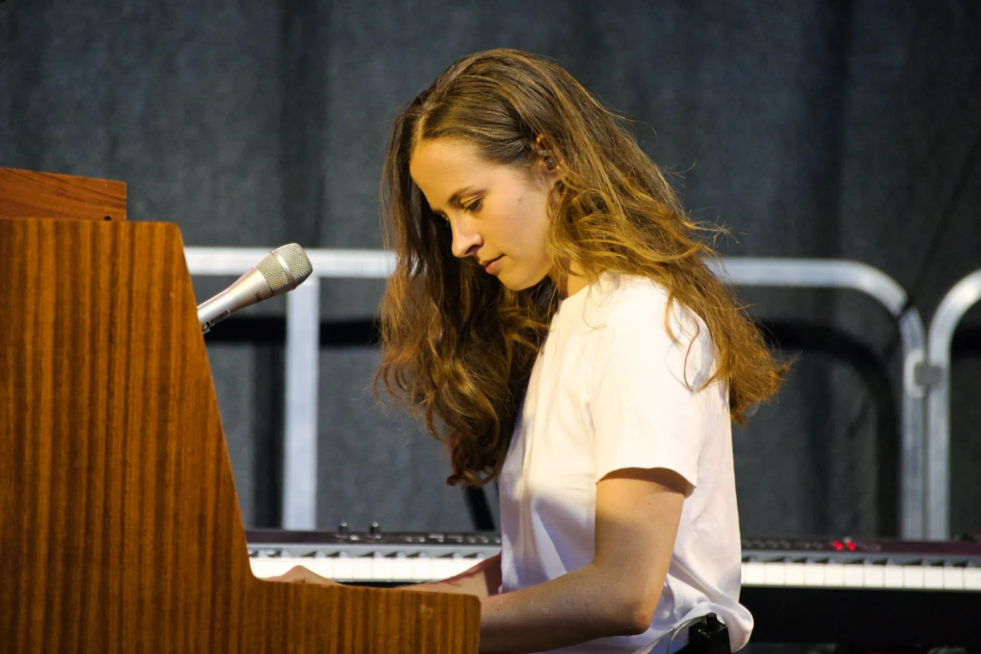 Hania Rani at the piano.