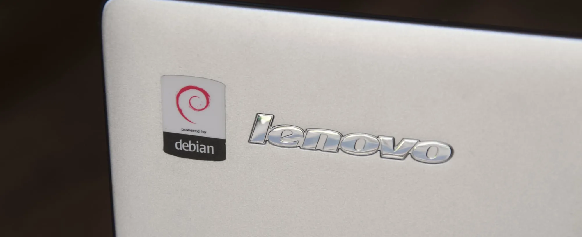 “Powered by Debian” sticker on Lenovo laptop