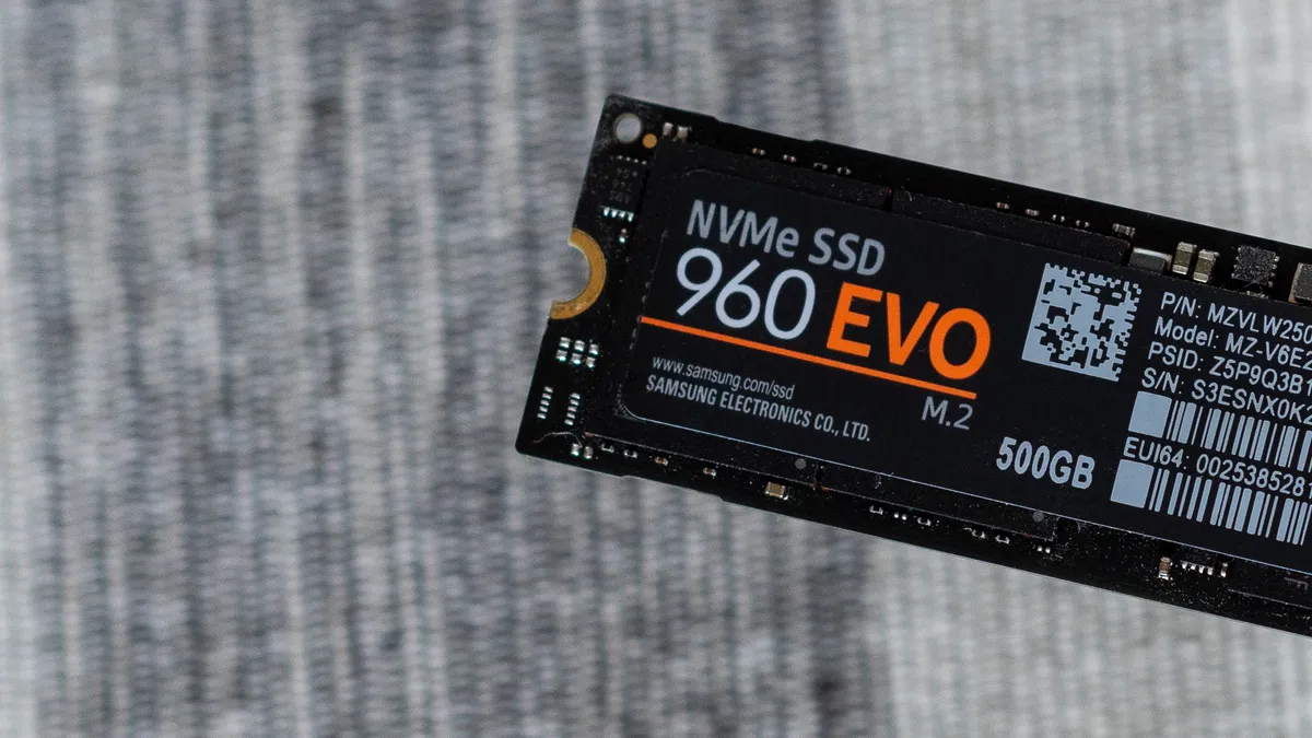 A 500 GB Samsung NVMe SSD 960 EVO drive.