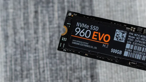 A 500 GB Samsung NVMe SSD 960 EVO drive.