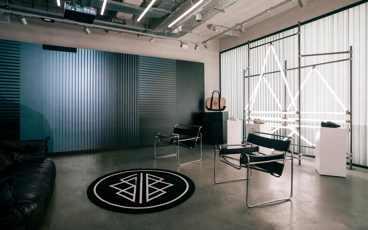 Inside Modern Studios: Space, Light, and Creative Workflow Design