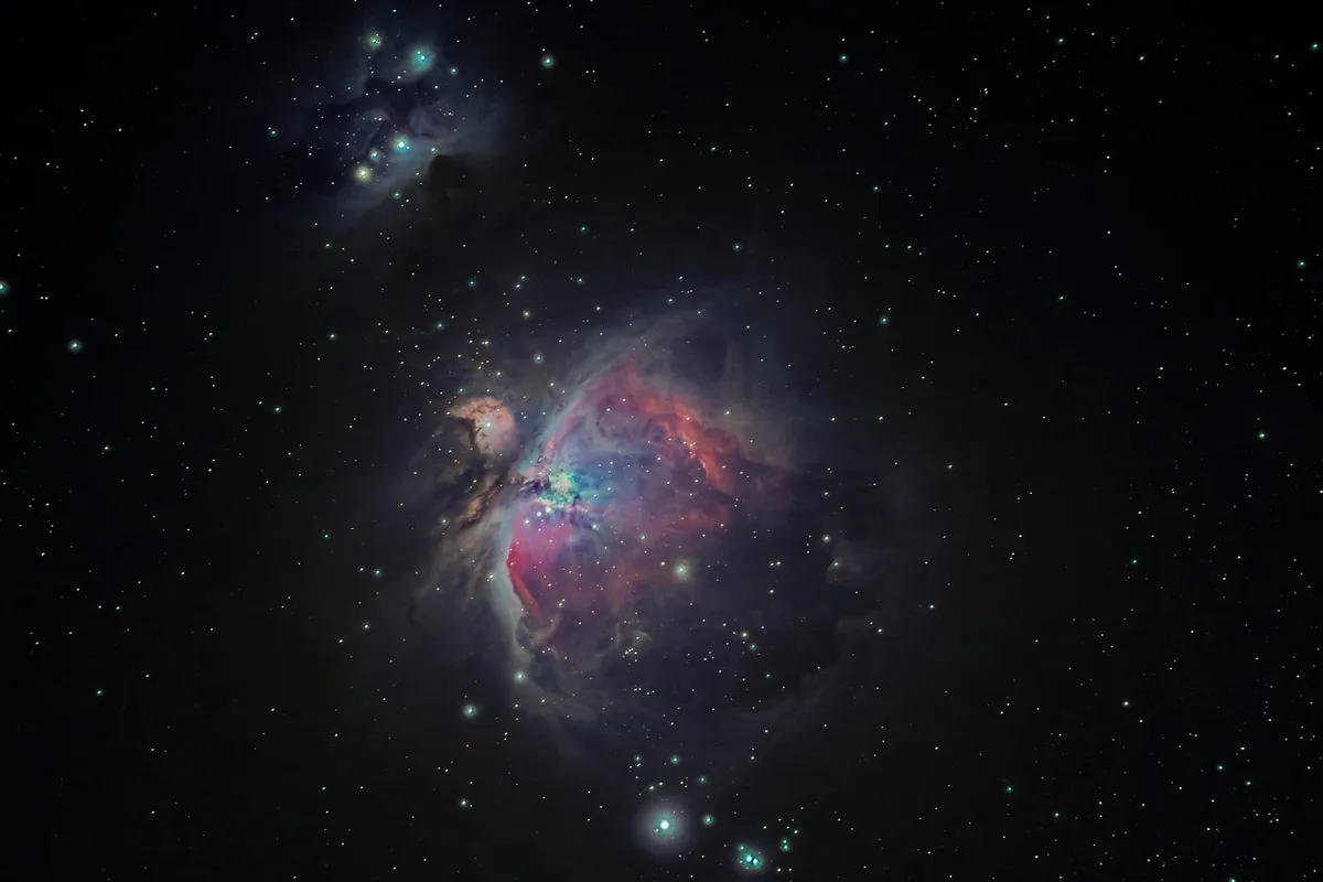 Dense star cluster with many bright stars in a dark region of space.