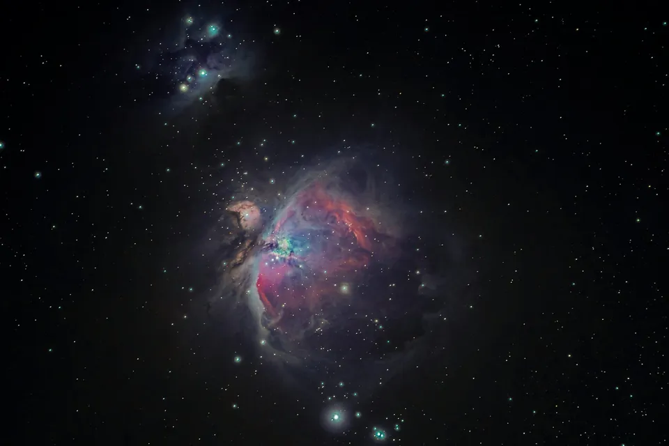 Dense star cluster with many bright stars in a dark region of space.