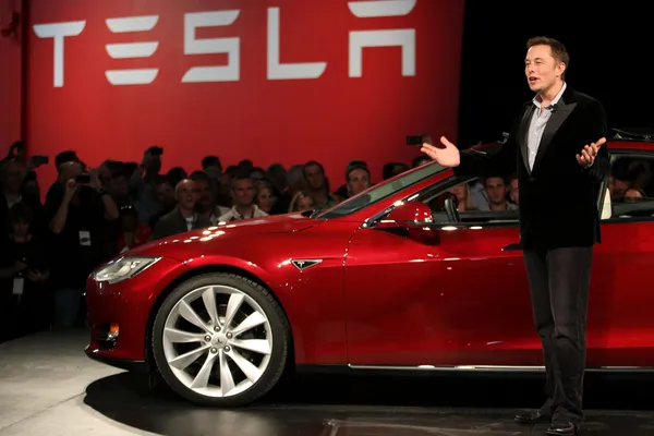 Elon Musk: Bir Tesla sahibini hapisten kurtardı