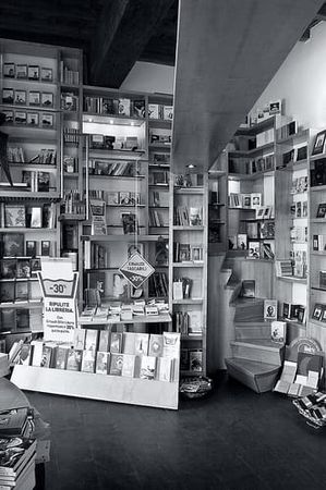 Image of: The "Computers" Section of the Bookstore