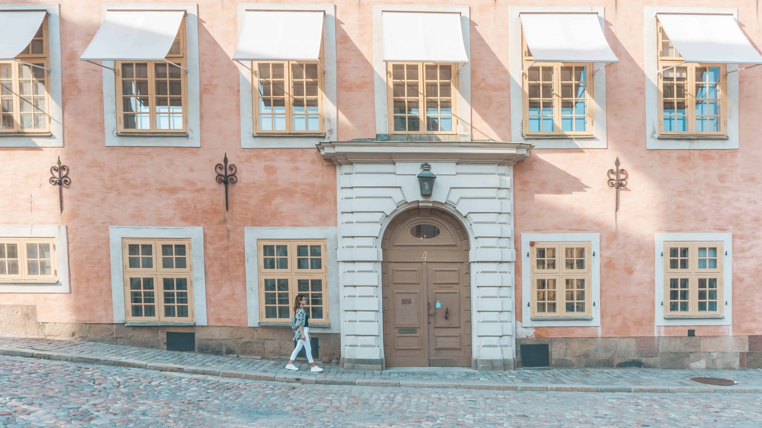 Advantages of Living Abroad