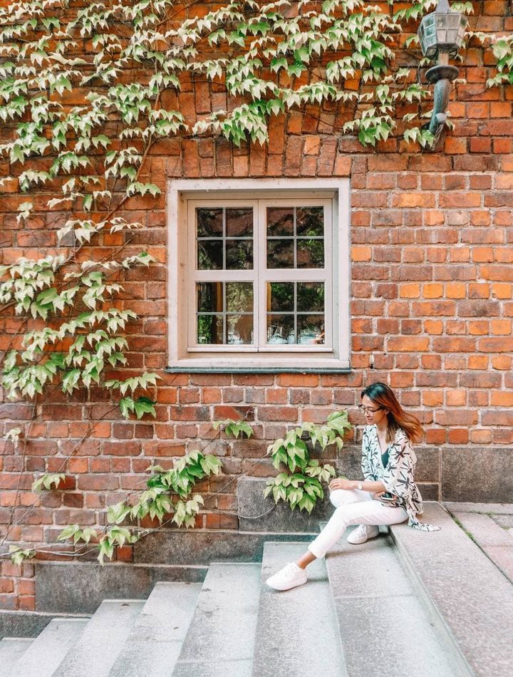 Quotes About Living Abroad That Will Inspire Your Move - Karen Roldan