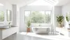 Salle de bain moderne et lumineuse avec baignoire autoportante, robinetterie élégante