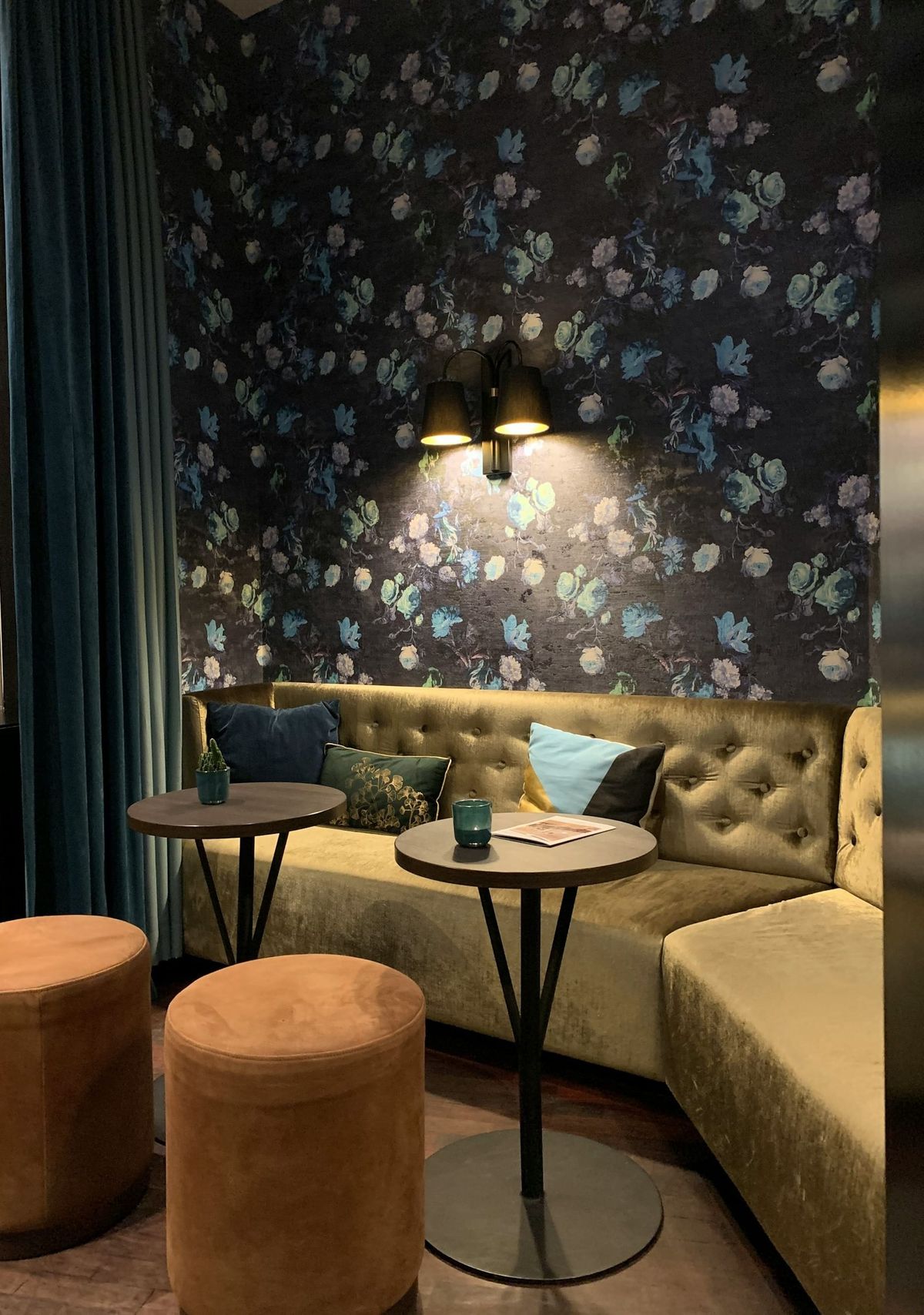 Comment aménager un salon sans fenêtre ?