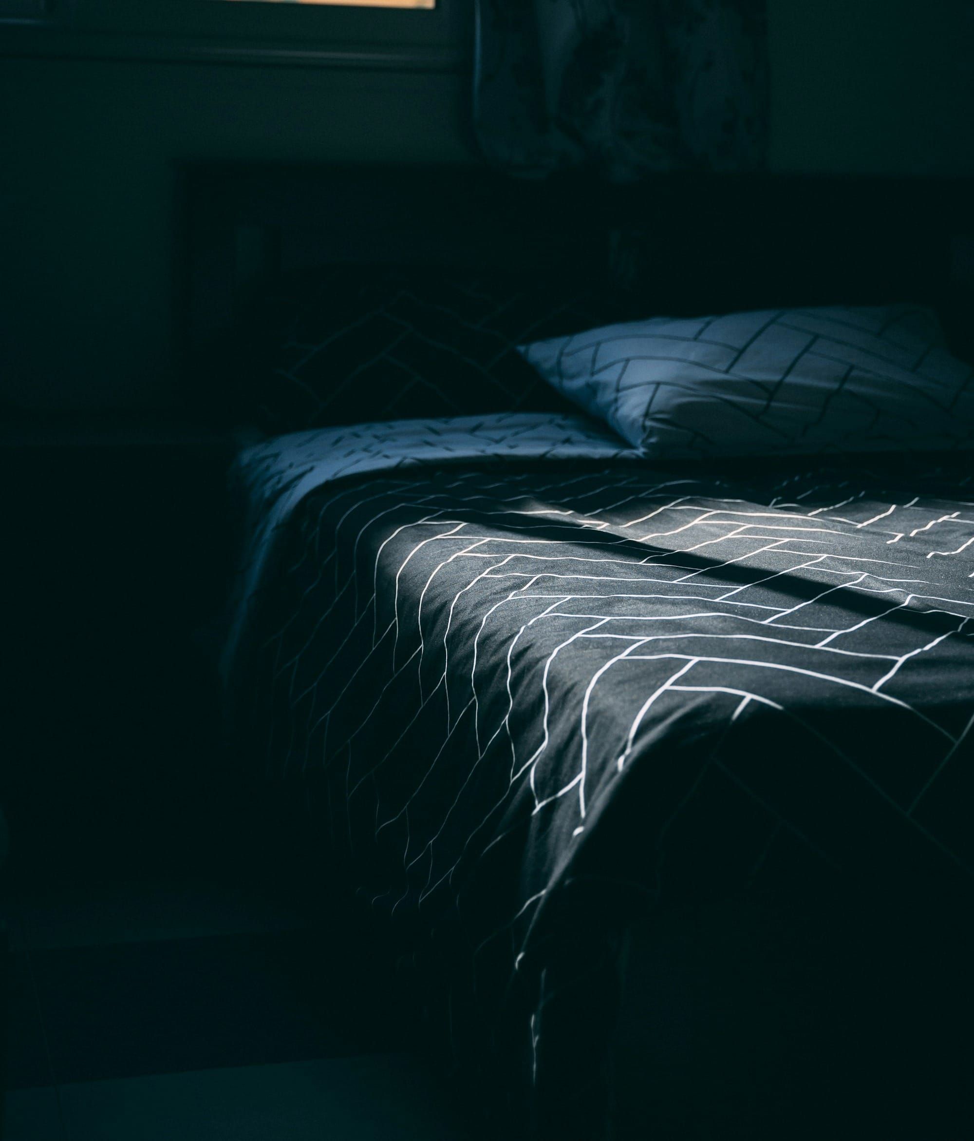 16 idées pour aménager une chambre sans fenêtre Image mise en avant de l’article