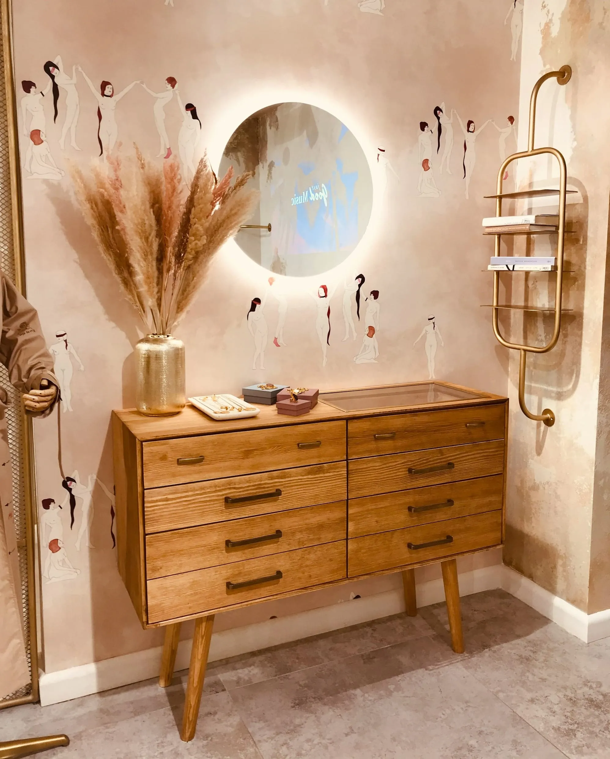 Quel revêtement mural choisir pour un dressing ? Image de l’article