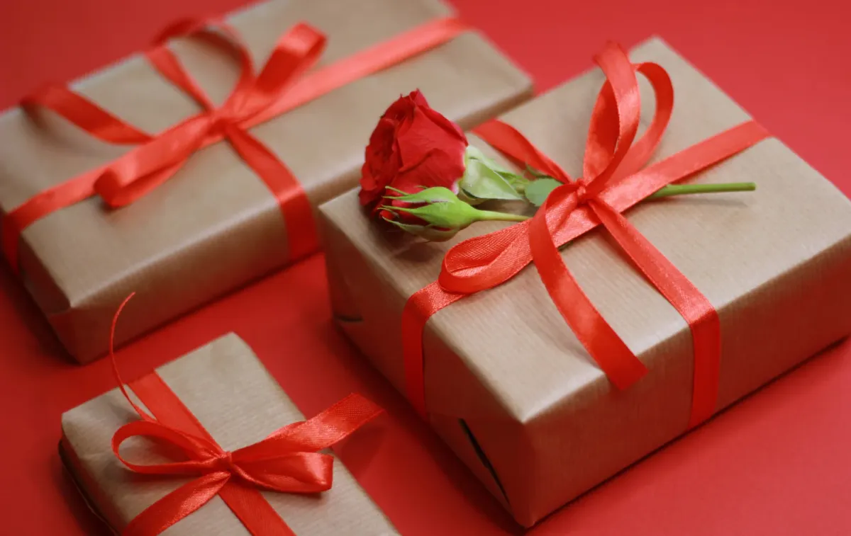 Comment dénicher le cadeau idéal pour faire plaisir à sa sœur ? Image mise en avant de l’article