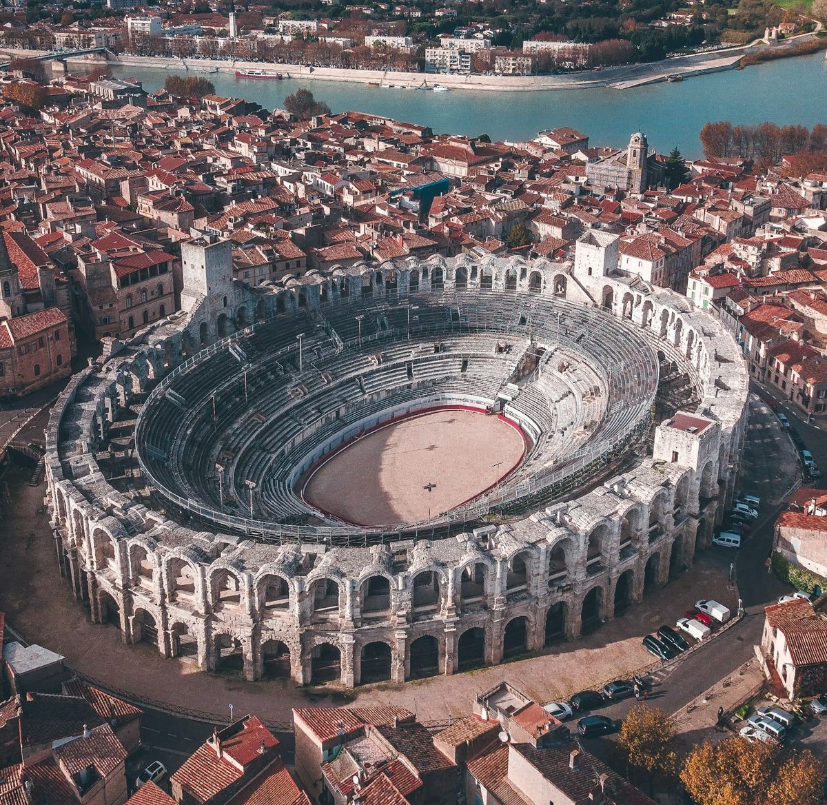 Amphithéâtre Romain : Arènes d'Arles dans le Sud de la France 