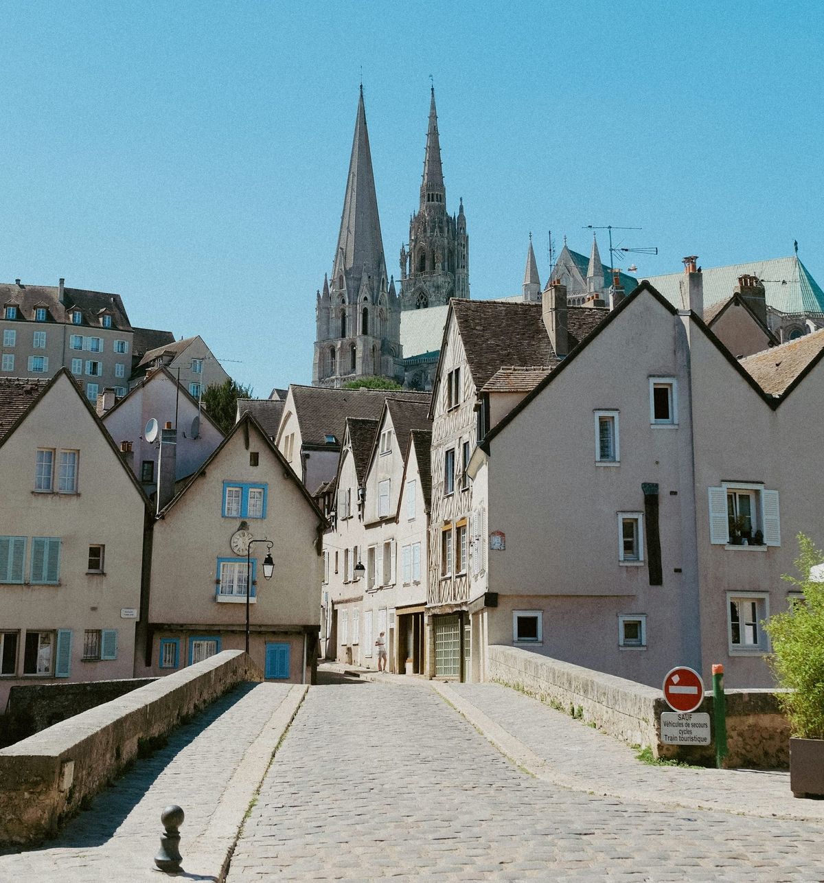 Quartier de la ville de Chartres , ville située au Sud Ouest de Paris
