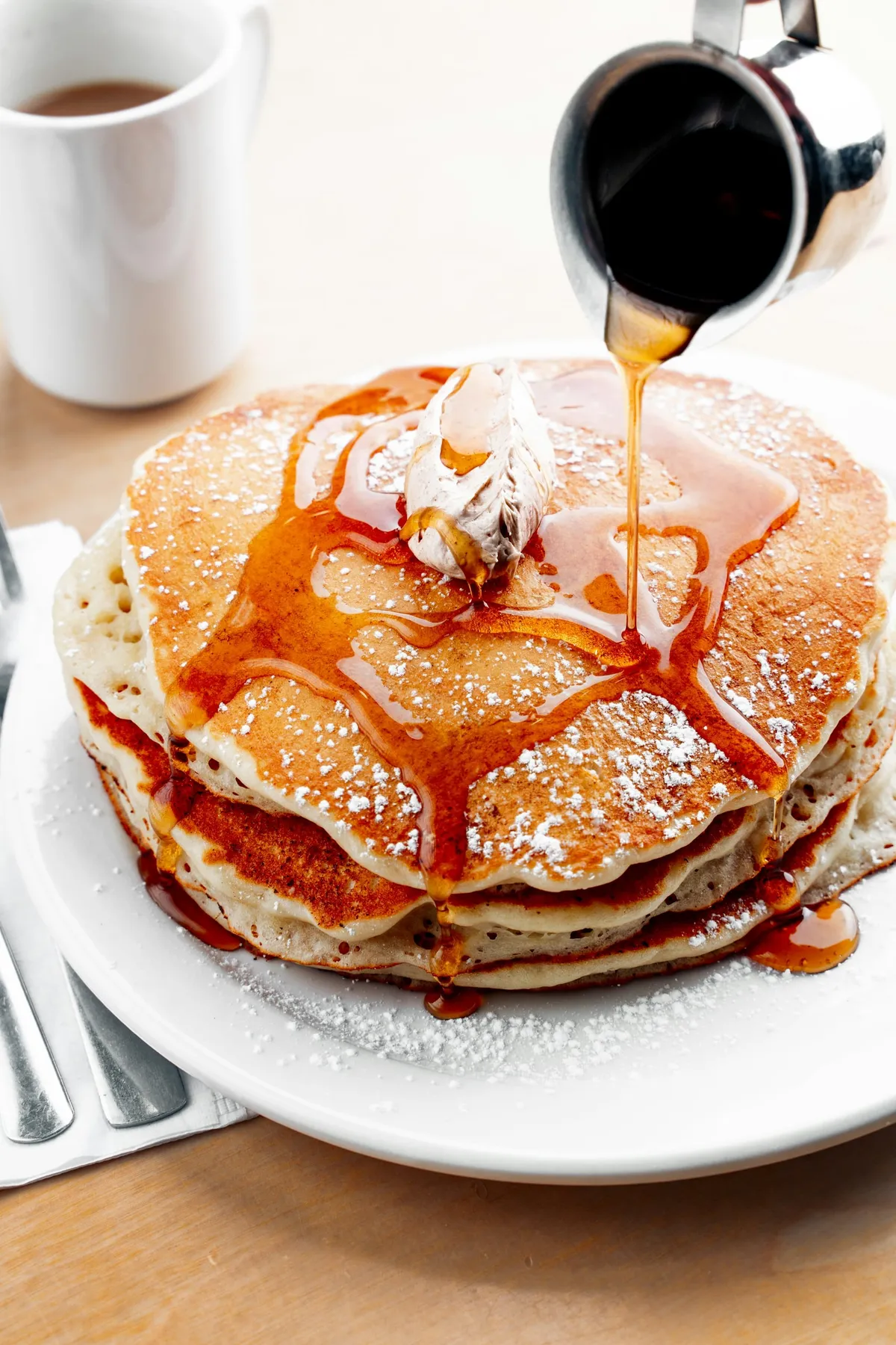 Que manger au Canada ? 10 spécialités à goûter (poutine, tourtière, sirop d’érable…)