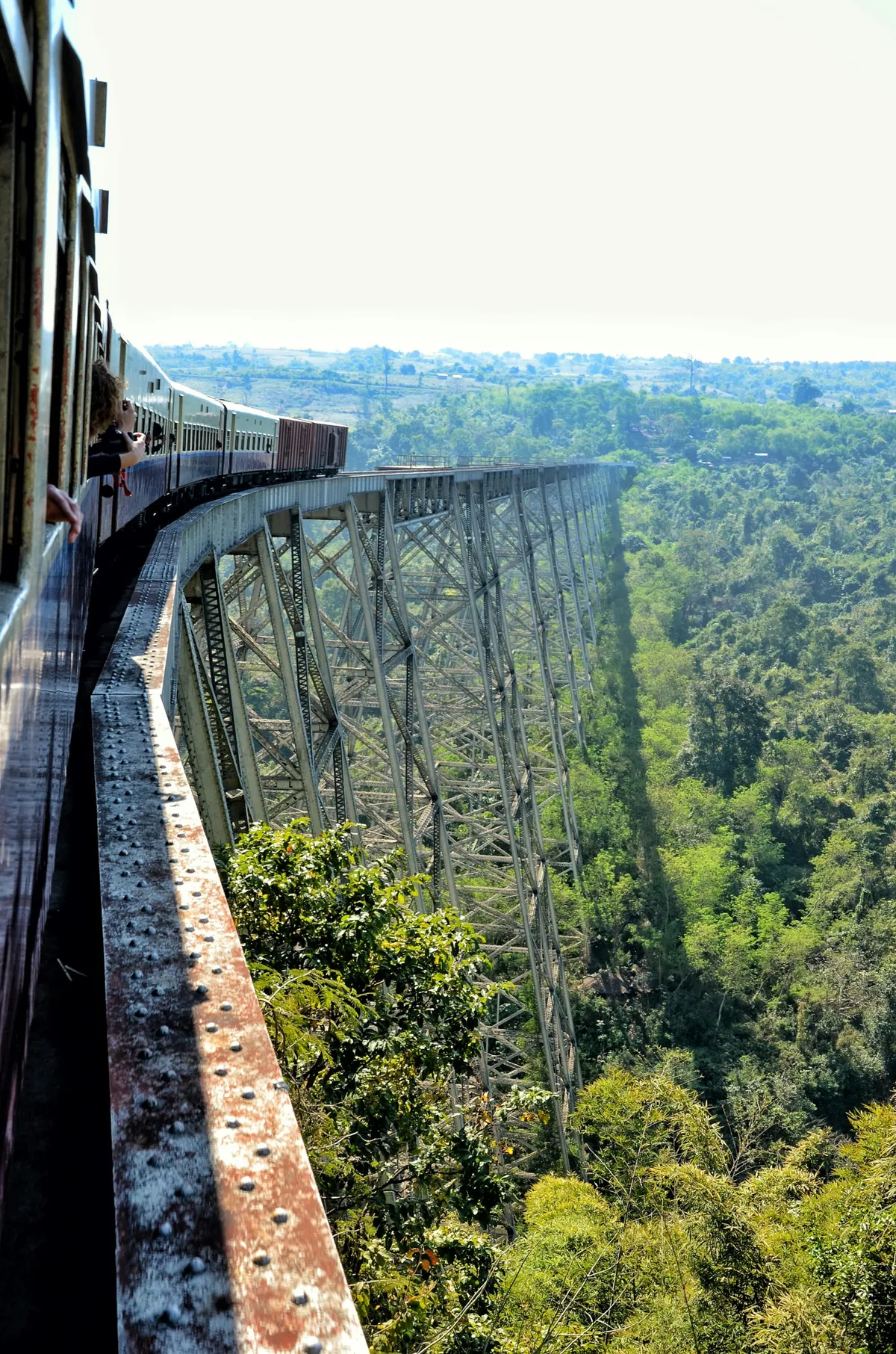 Se déplacer au Myanmar : bus, train, avion, bateau… guide pratique