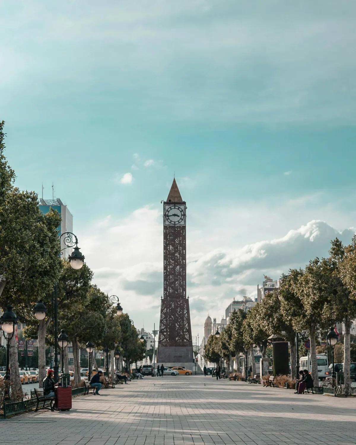 Tunis, se déplacer en métro léger, bus, taxis : connaître prix, plans et astuces