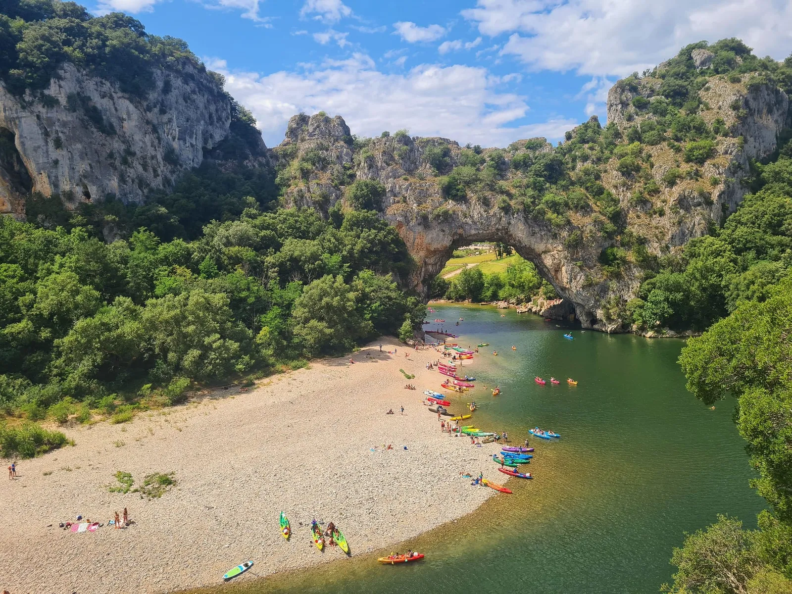 Quel parcours de canoë-kayak choisir en Ardèche selon son niveau et son temps disponible ?