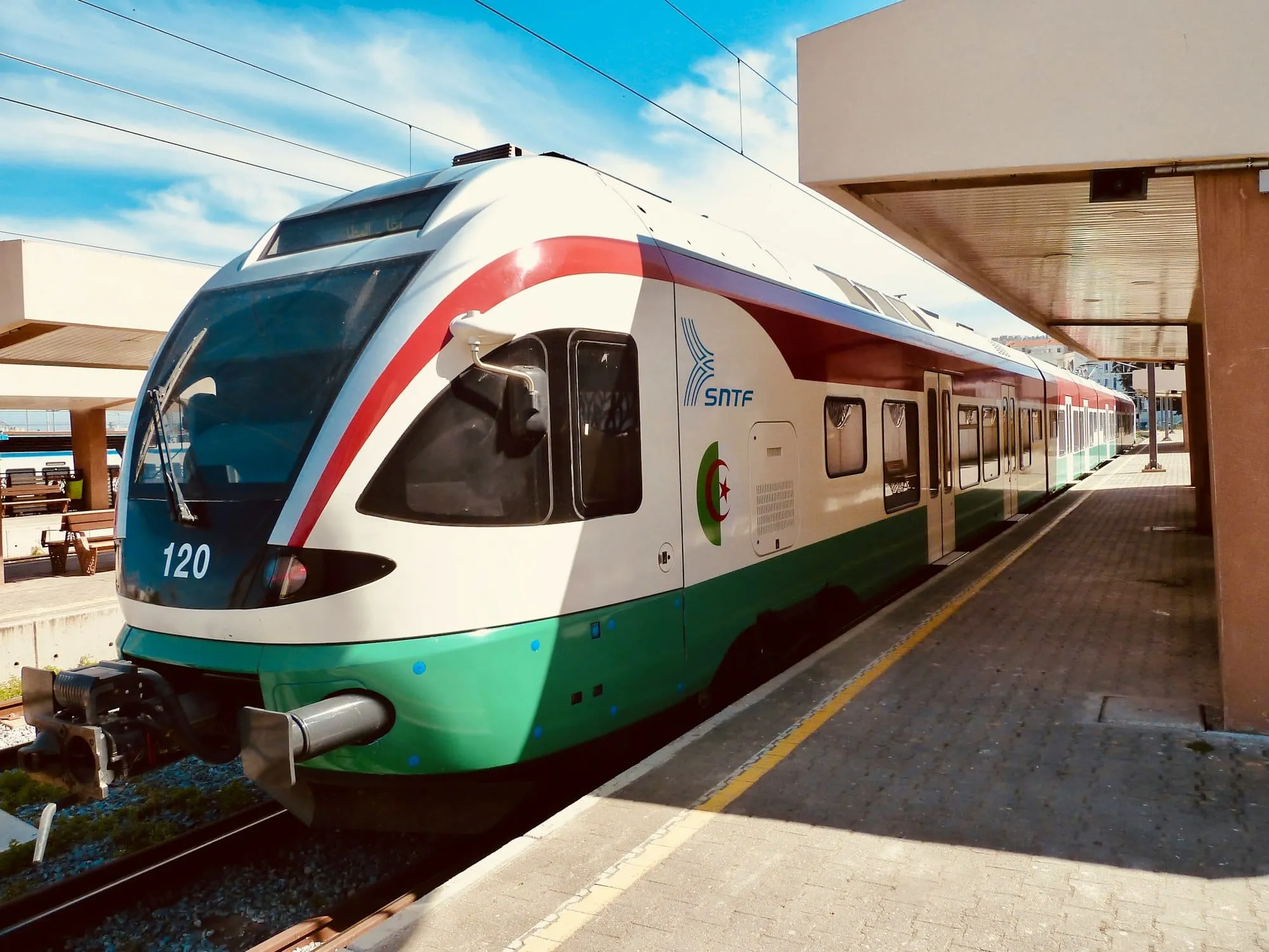 Se déplacer en Algérie : vols intérieurs, trains, bus, taxi… guide pratique Image de l’article