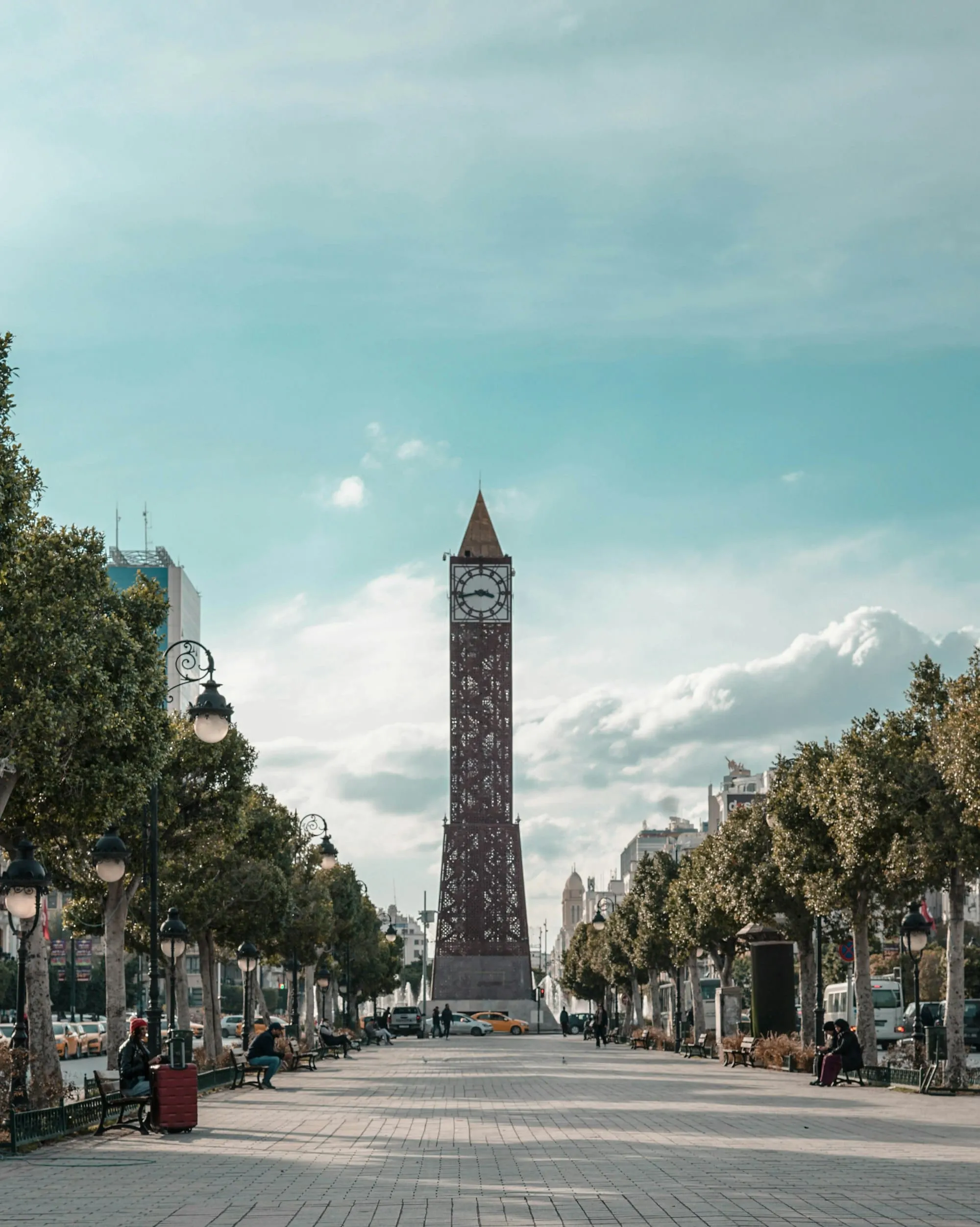 Se déplacer à Tunis : métro léger, TGM, bus, taxis — tarifs, plans et astuces Image de l’article