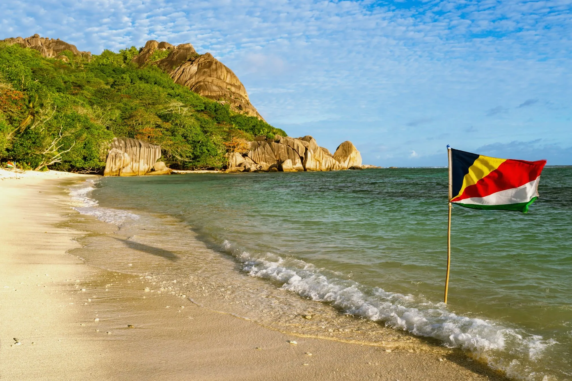 Voyage aux Seychelles : budget réaliste (îles, ferries, hôtels, activités) + astuces Image de l’article