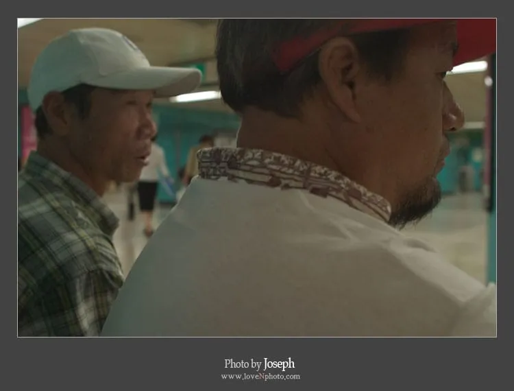노숙자 아저씨랑 두한이 기다리는 중