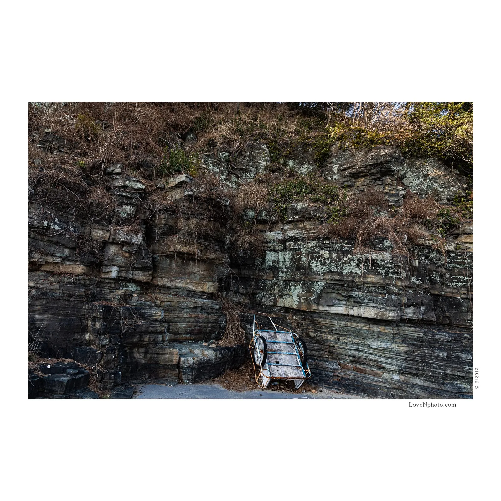 산과 산, 그 사이에서