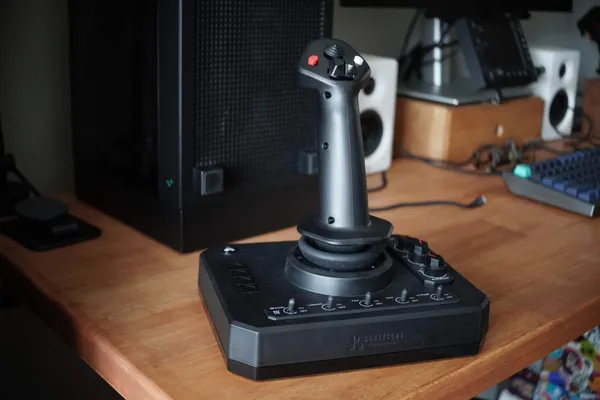 Honeycomb Foxtrot Aviation Stick review: Unmatched control density at US$150 with compromises