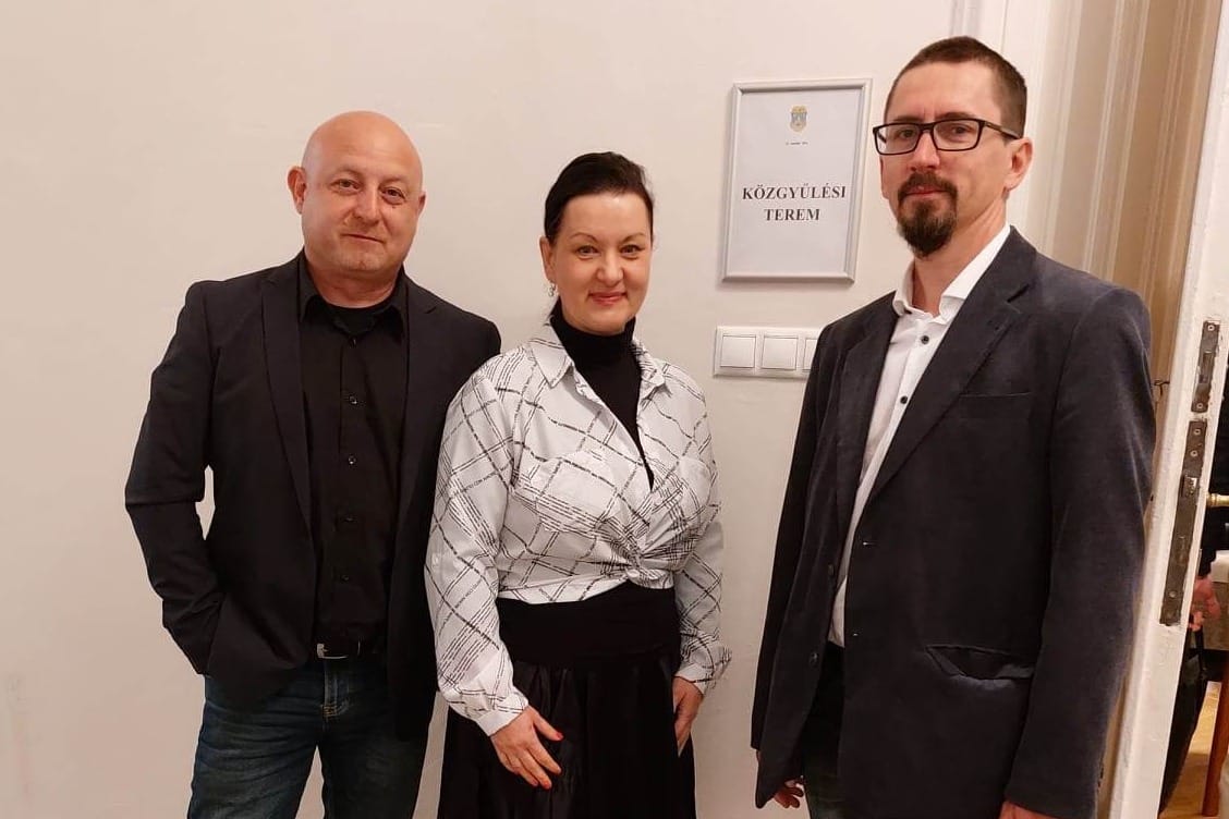 No photo description available.