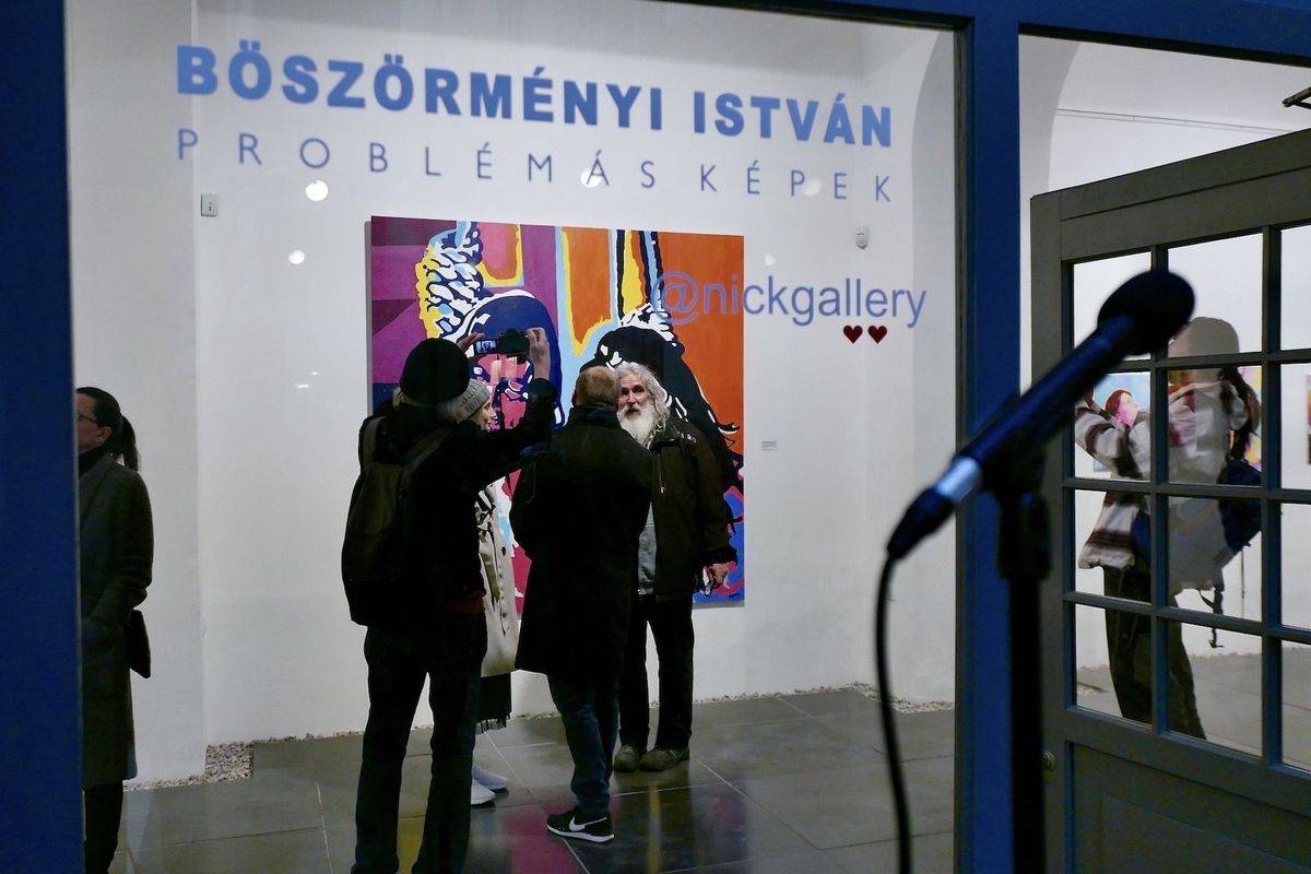 Böszörményi? Problémás. – A pécsi szobrász festményeiből nyílt kiállítás a Nick Galériában