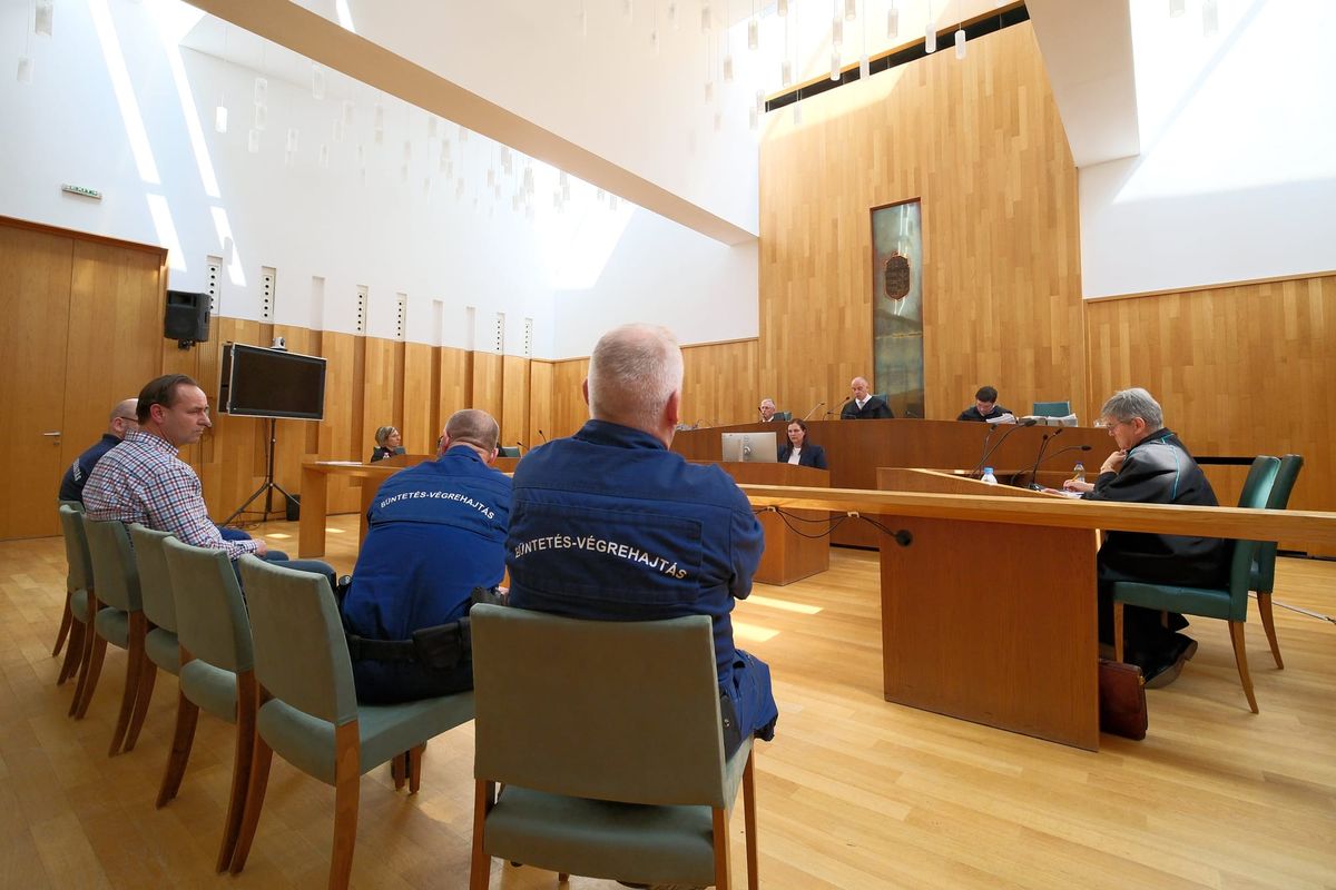 Jogerősen is elítélték a pécsi Volvo-botrány vádlottjait, egyiküket bilincsben vitték el a tárgyalóteremből