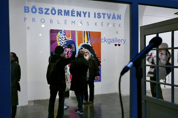 Böszörményi? Problémás. – A pécsi szobrász festményeiből nyílt kiállítás a Nick Galériában