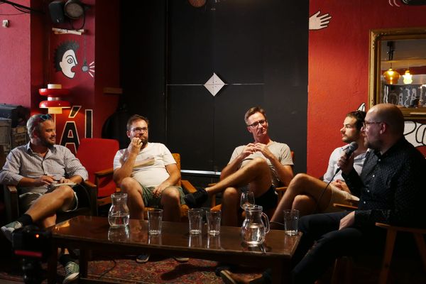 Kicsinek lenni nem mindig hátrány – beszélgetés a magyar vidéki médiáról Pécsen