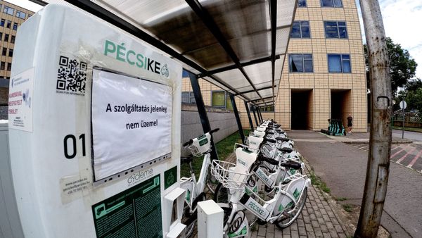 Kihasználatlanok, drága a fenntartásuk, de a város fejlesztené a pécsi közbringákat