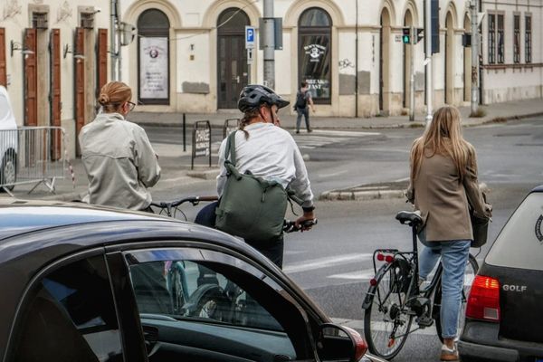 Kerékpárosbarát lehet a Hungária utca, de a politikusok még behúzhatják a kéziféket