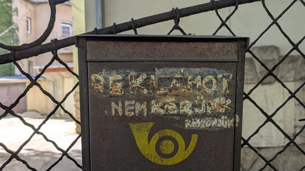 #207 – Könnyen tiltható | Nehezen válaszolható | Rendre bírható