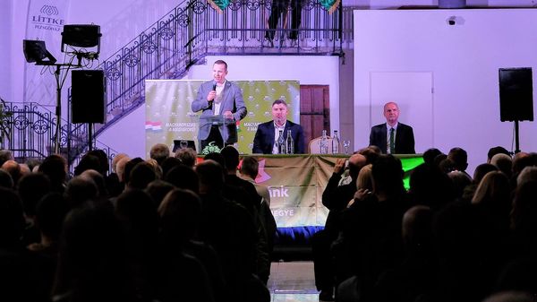 Toroczkai miniszterelnökként ledózerolná Schadl siófoki villáját