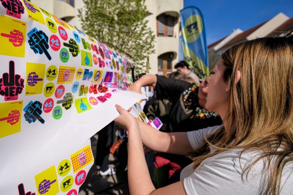 #235 – Választási különszámok | Zseniális időzítések | Közszolgálati tartalmak