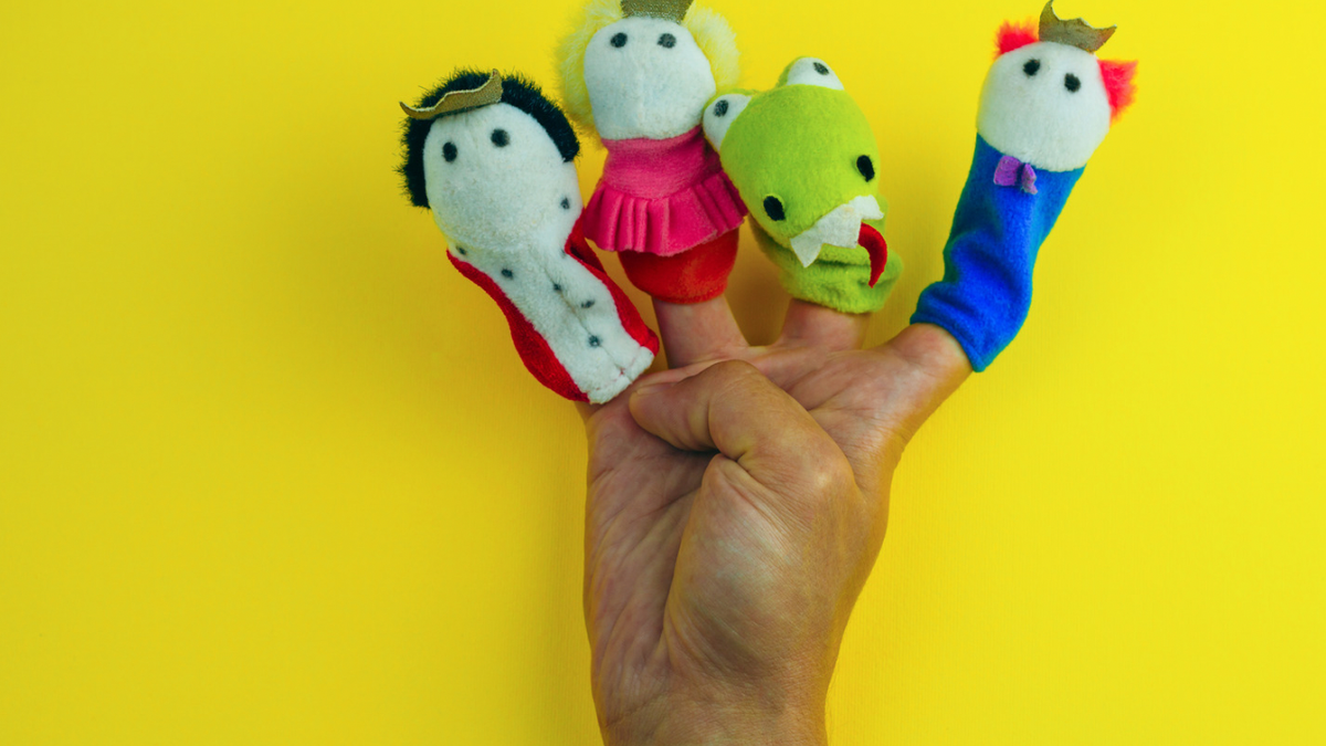 Le marionette e i lupi travestiti da agnelli