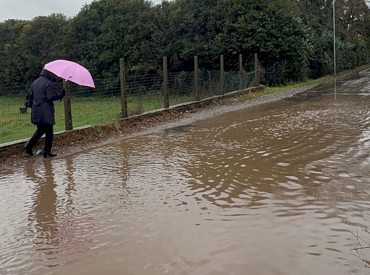 Via degli Uccelletti, il “secondo lago” quando piove: una situazione segnalata da tempo