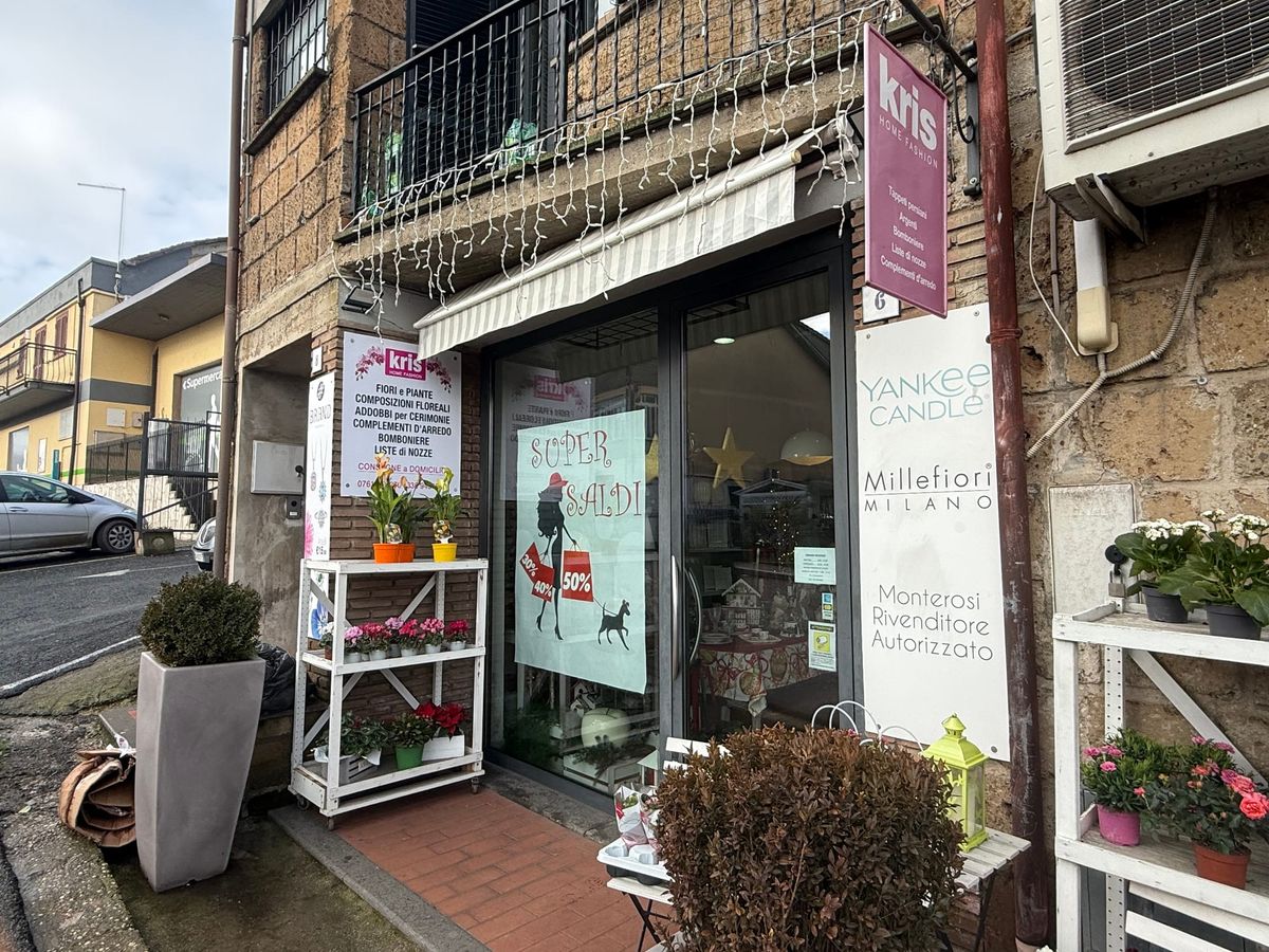 Furto in pieno giorno a Monterosi: commerciante derubata nel suo negozio