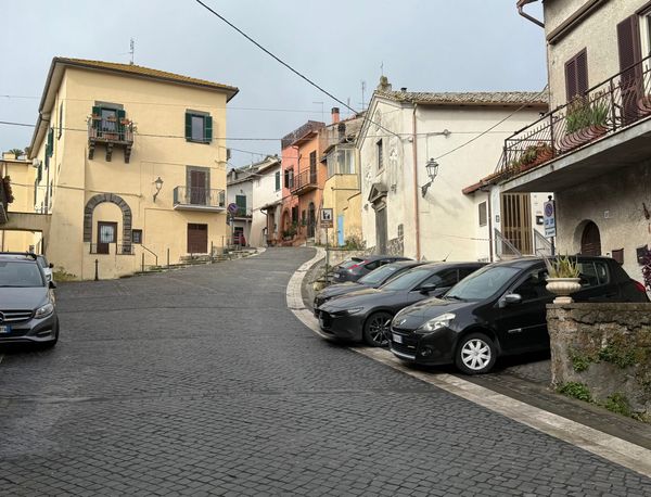 “Quei parcheggi non sono suoi”: lo sfogo di una cittadina dopo lo scontro con il presidente del Consiglio Comunale