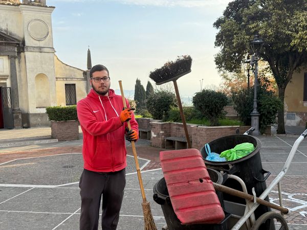 Ivan, 20 anni, e l’alba che profuma di impegno: “Il problema più grande? L’inciviltà di alcuni”