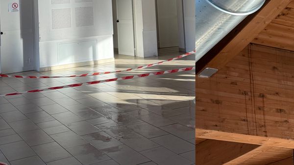 La sala polivalente mostra criticità: infiltrazioni dal tetto durante le piogge