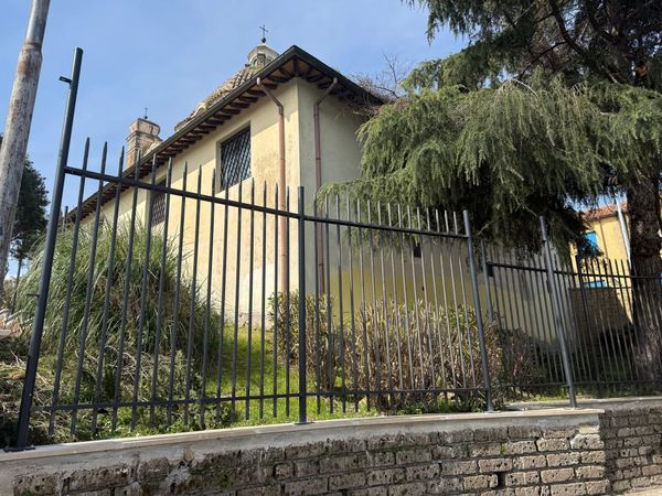 Proseguono i lavori alla Chiesa di San Giuseppe: al via l’installazione della recinzione