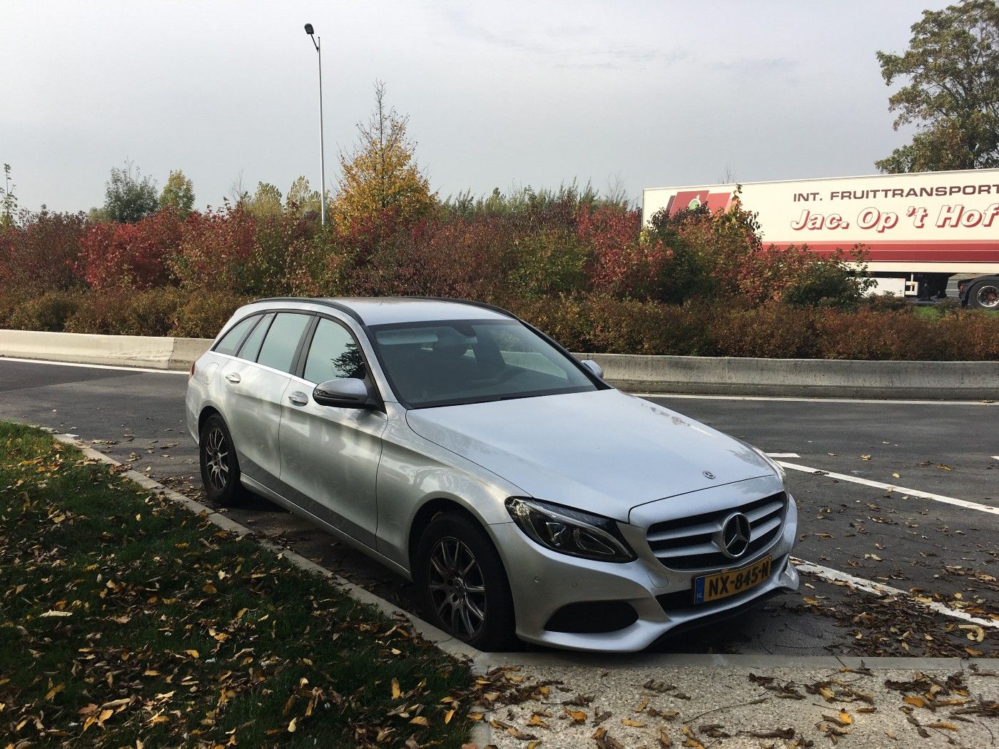 9 günlüğüne €300'ya kiraladığımız araç