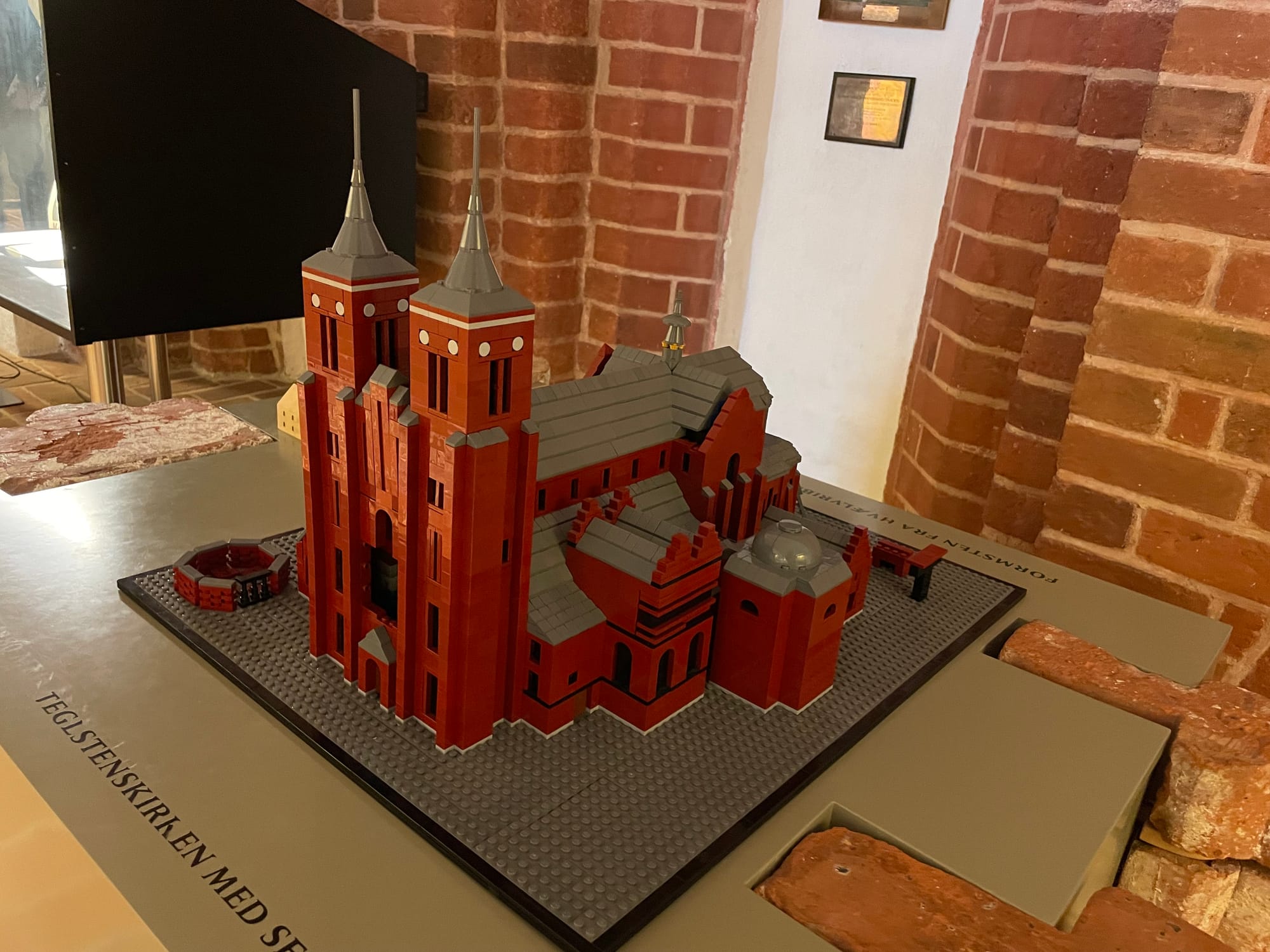 Katedralin Lego ile yapılmış bir maketi.