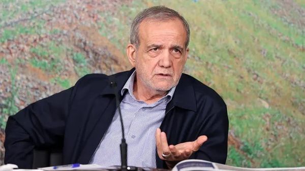 Iran, il presidente: “Siamo in guerra totale con Stati Uniti, Israele ed Europa“