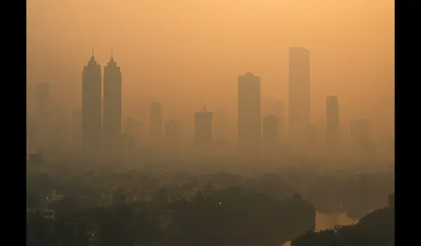 Mumbai air quality after Diwali 2025 AQI 212 skyline.