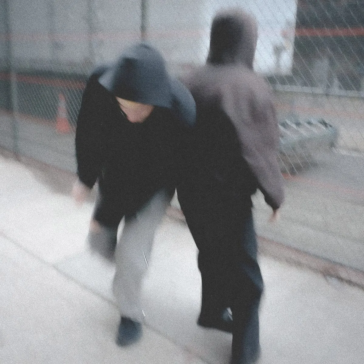 Elori Saxl & Henry Solomon – Seeing Is Forgetting